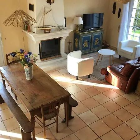 Casa de Férias Belle Maison Néo-bretonne à 5 Minutes De La Tréveneuc